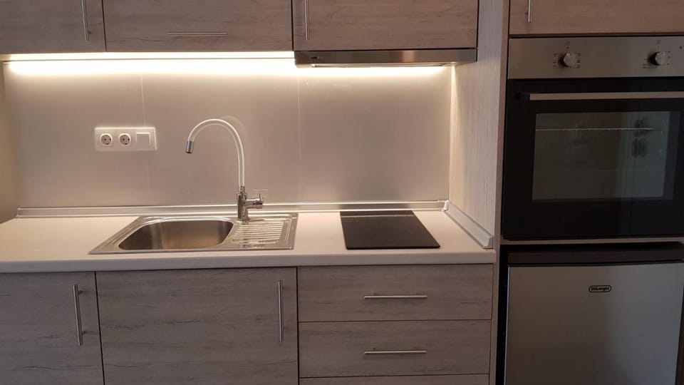 Athina View Studio Apartment in Nea Peramos
