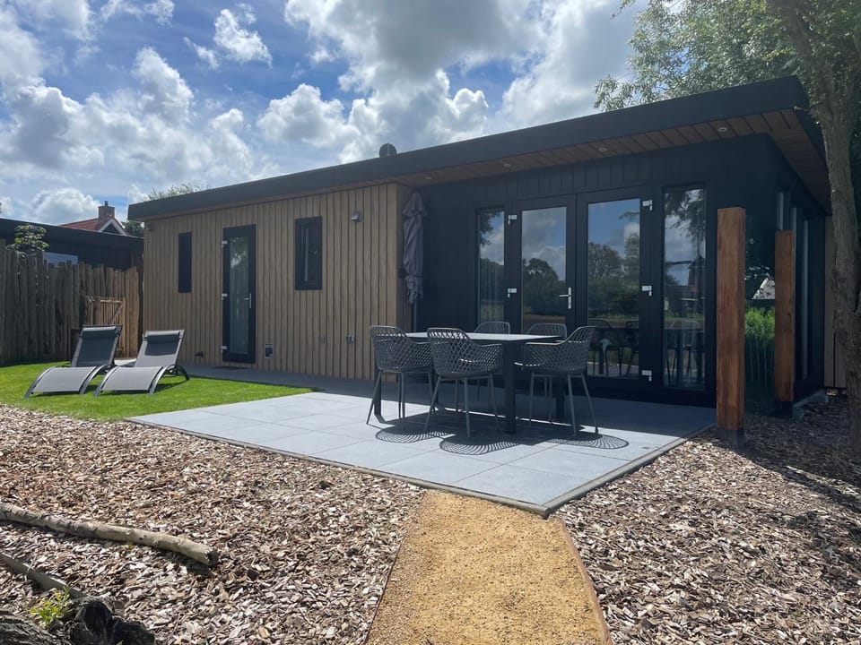 Vogelvrij, vakantie woningen met geheel omheinde tuin House in North Holland (province)
