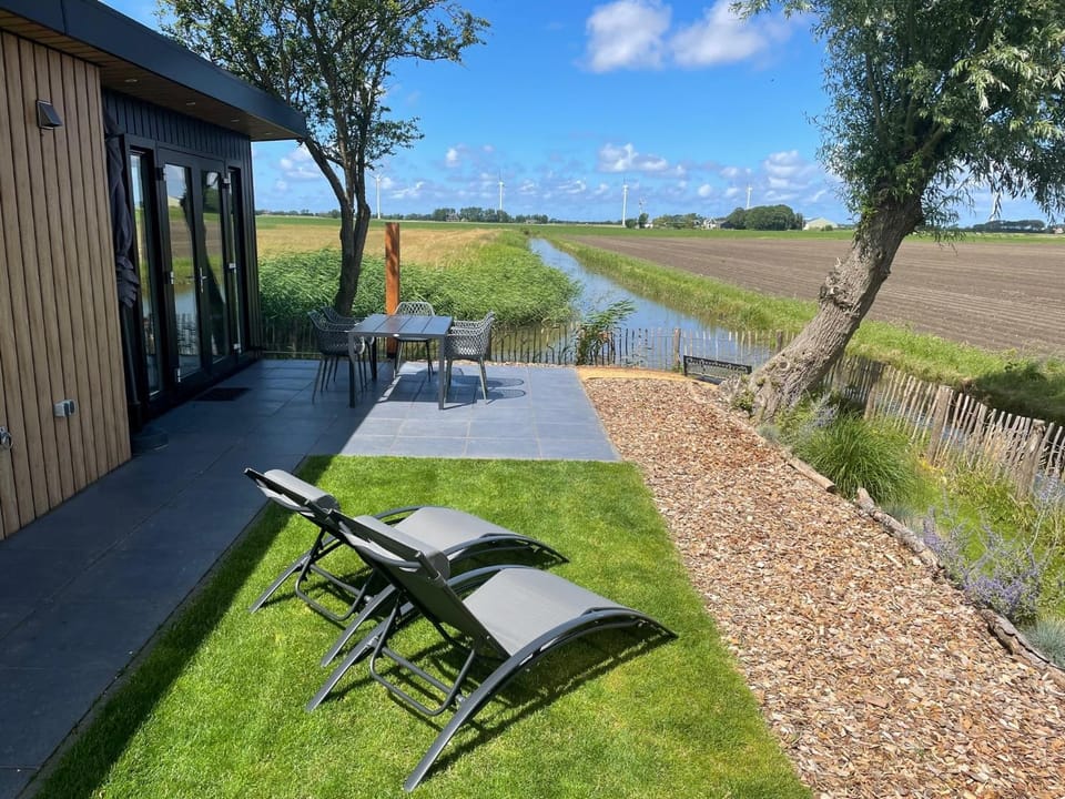 Vogelvrij, vakantie woningen met geheel omheinde tuin House in North Holland (province)