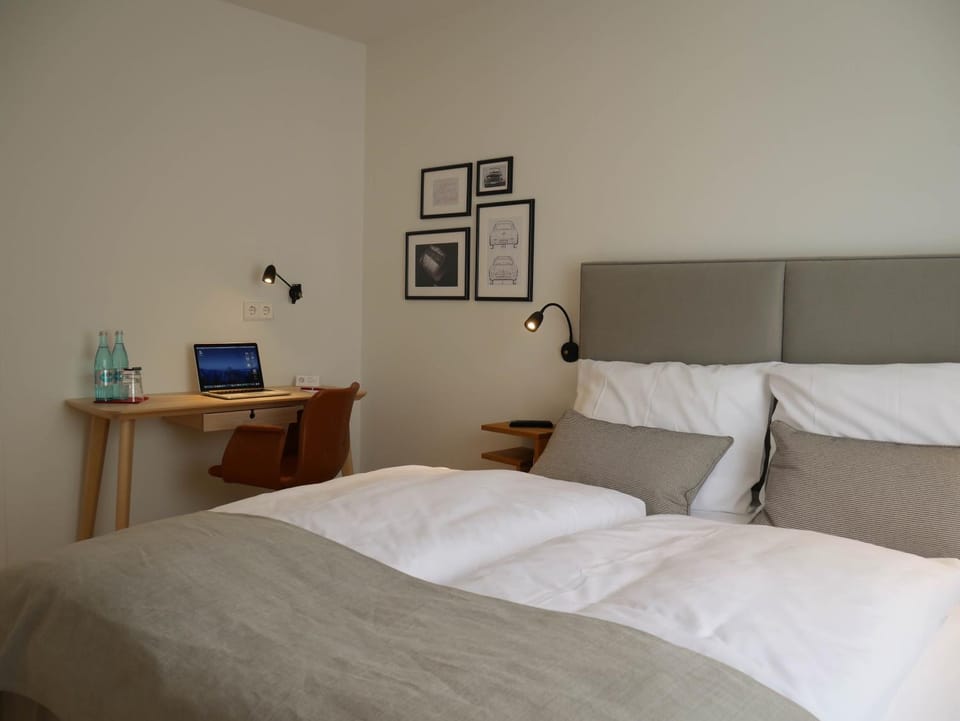 Photo of the whole room, Decorative detail, Bedroom