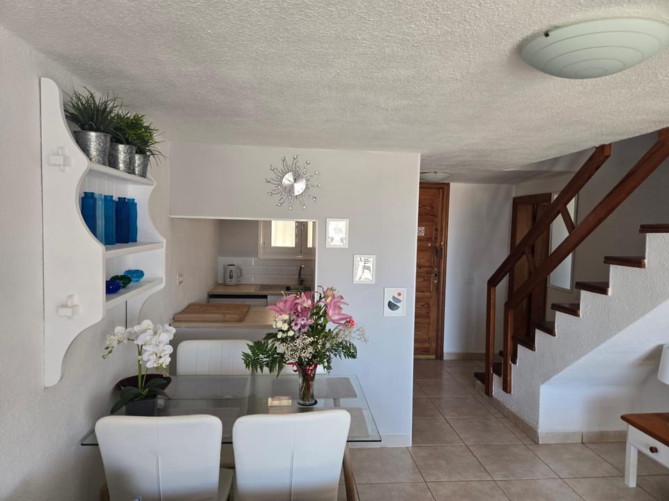 Dining area, kitchen