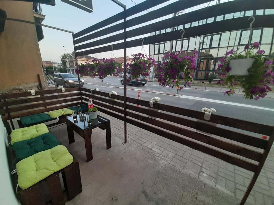 Balcony/Terrace, Street view