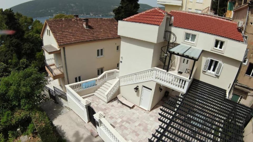 Neighbourhood, Bird's eye view, City view, Street view