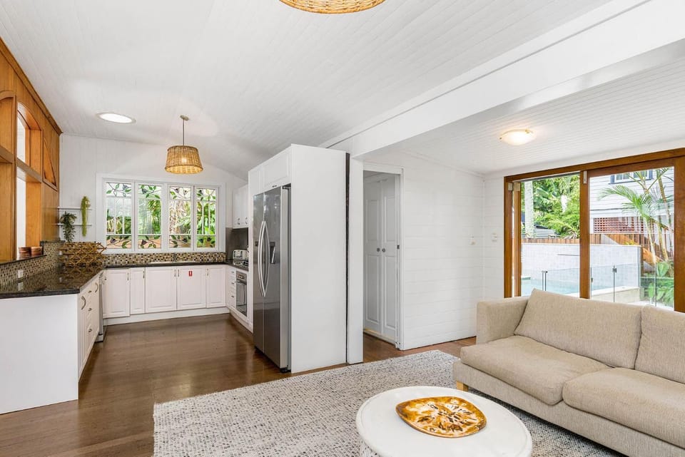 Kitchen or kitchenette, Living room, dishwasher, minibar, stove