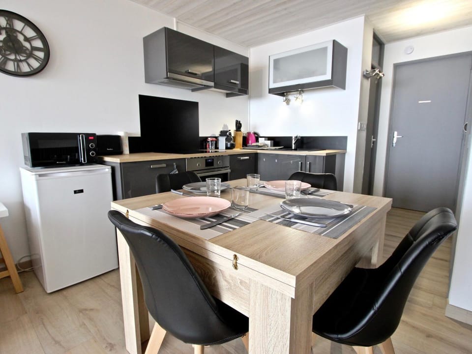 Studio moderne avec balcon, pour 4 personnes à Chamrousse 1750, proche des pistes et commerces - FR-1-549-19 Apartment in Provence
