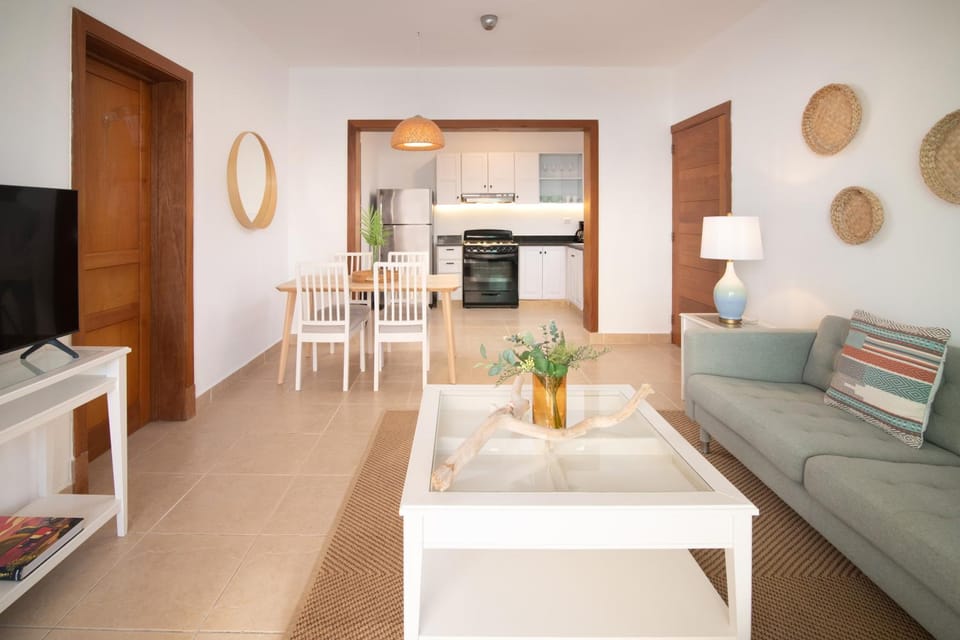 TV and multimedia, Seating area, Dining area