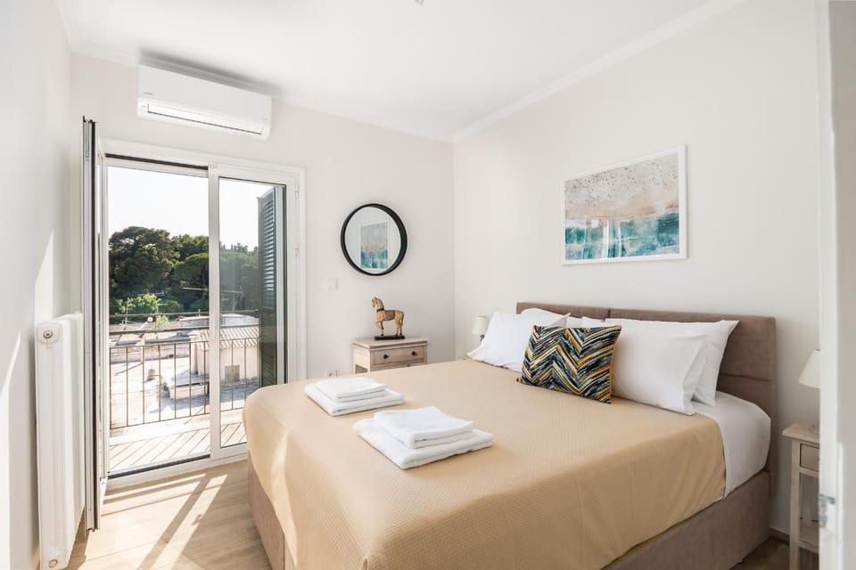 Bed, Photo of the whole room, Bedroom, City view