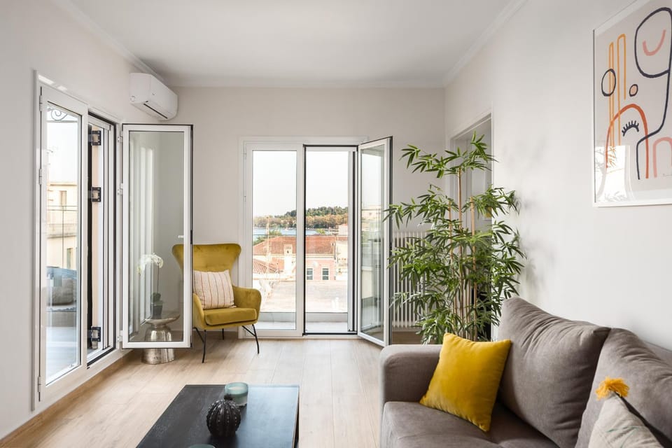 View (from property/room), Living room, City view, Sea view