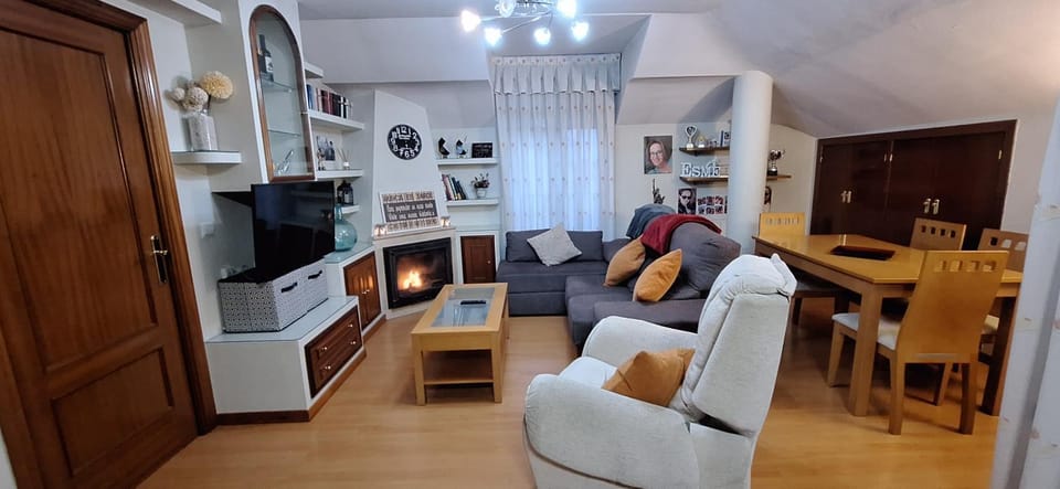 Communal lounge/ TV room, Living room, Dining area, fireplace, internet, air conditioner