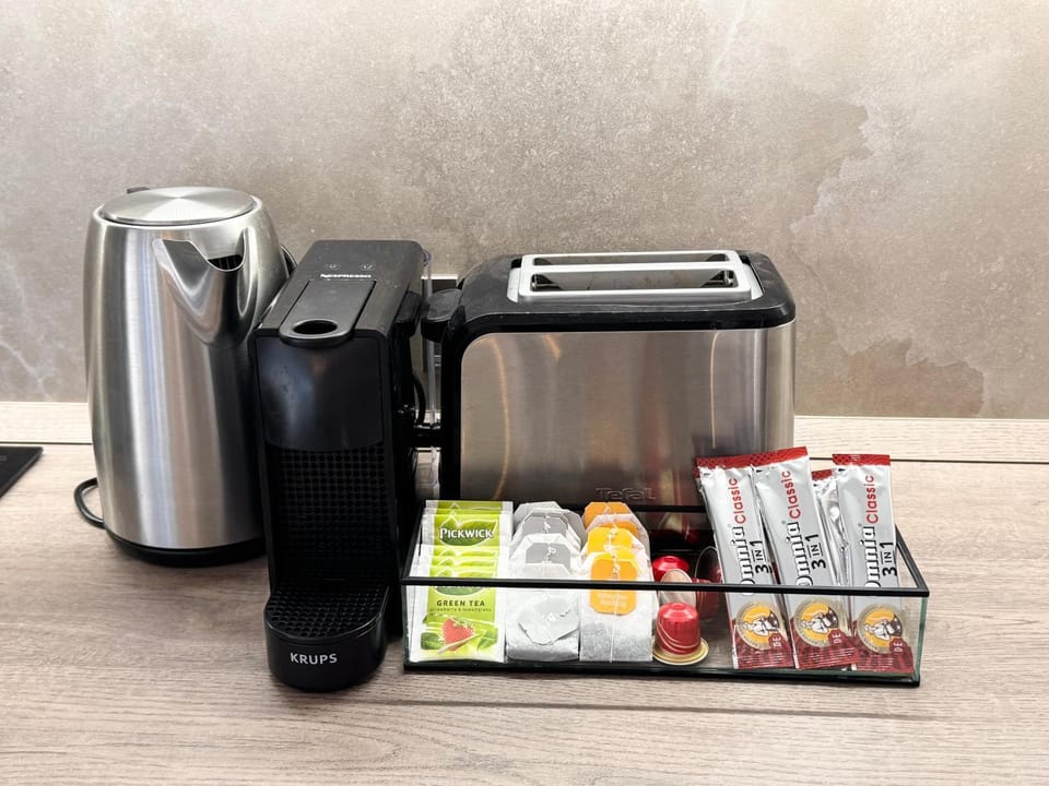Coffee/tea facilities, Food, toaster