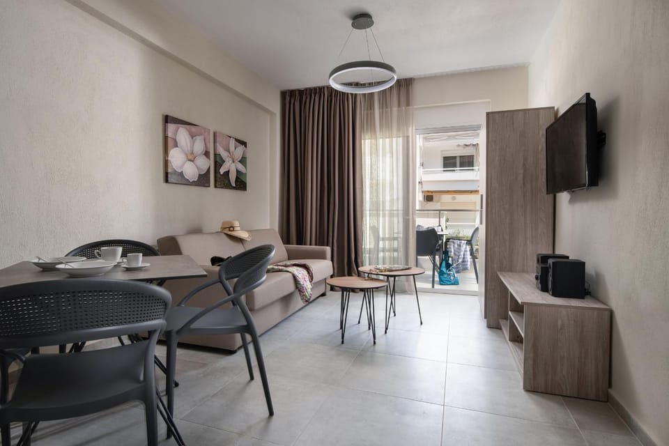TV and multimedia, Living room, Seating area, Dining area