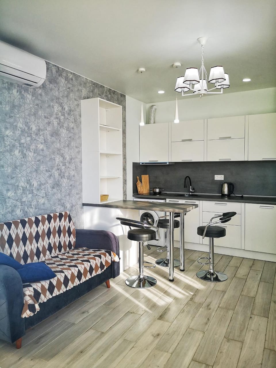 Bed, Seating area