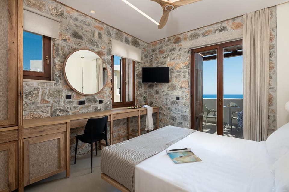 Photo of the whole room, Sea view