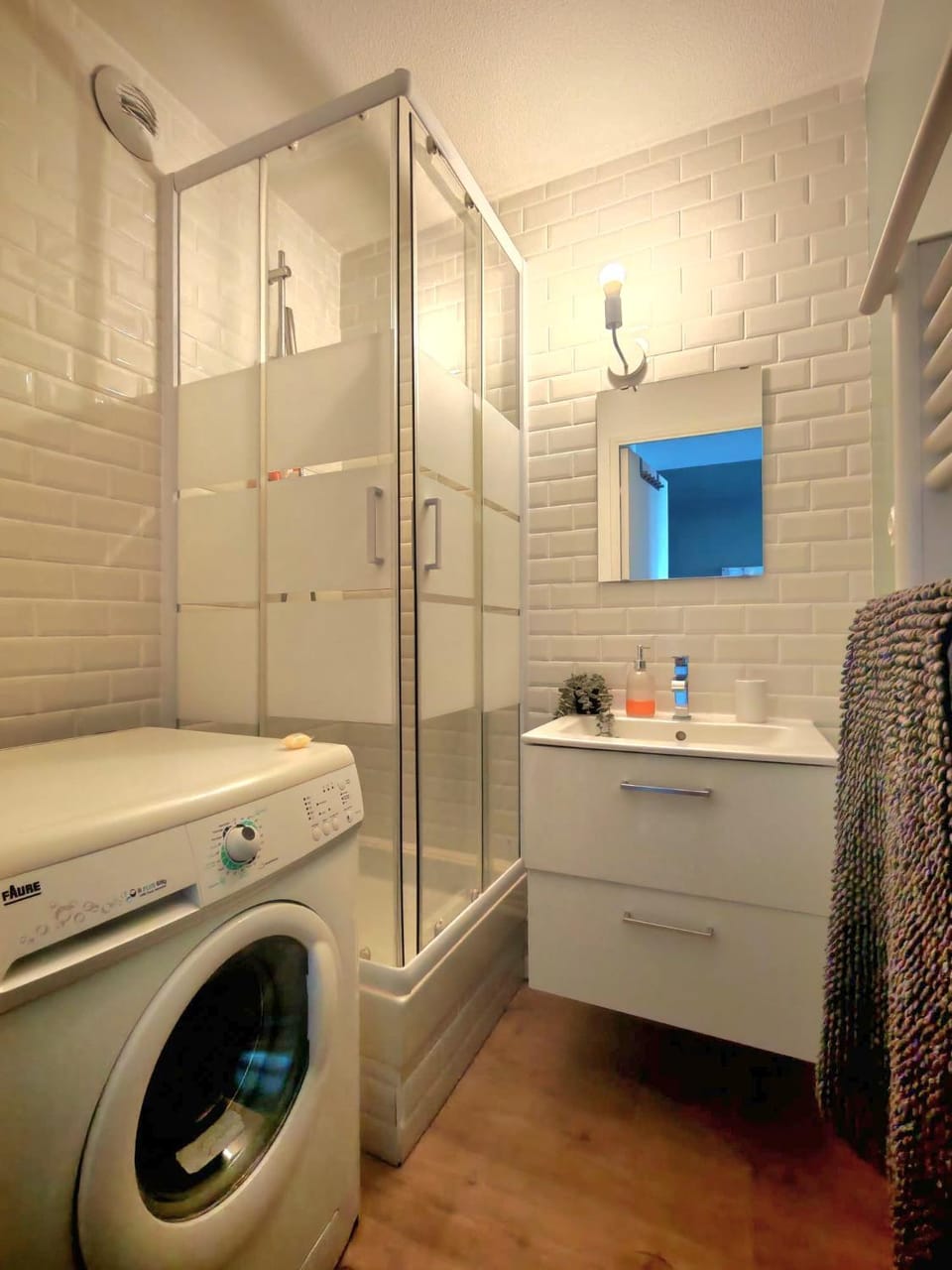 Shower, Bathroom, washing machine