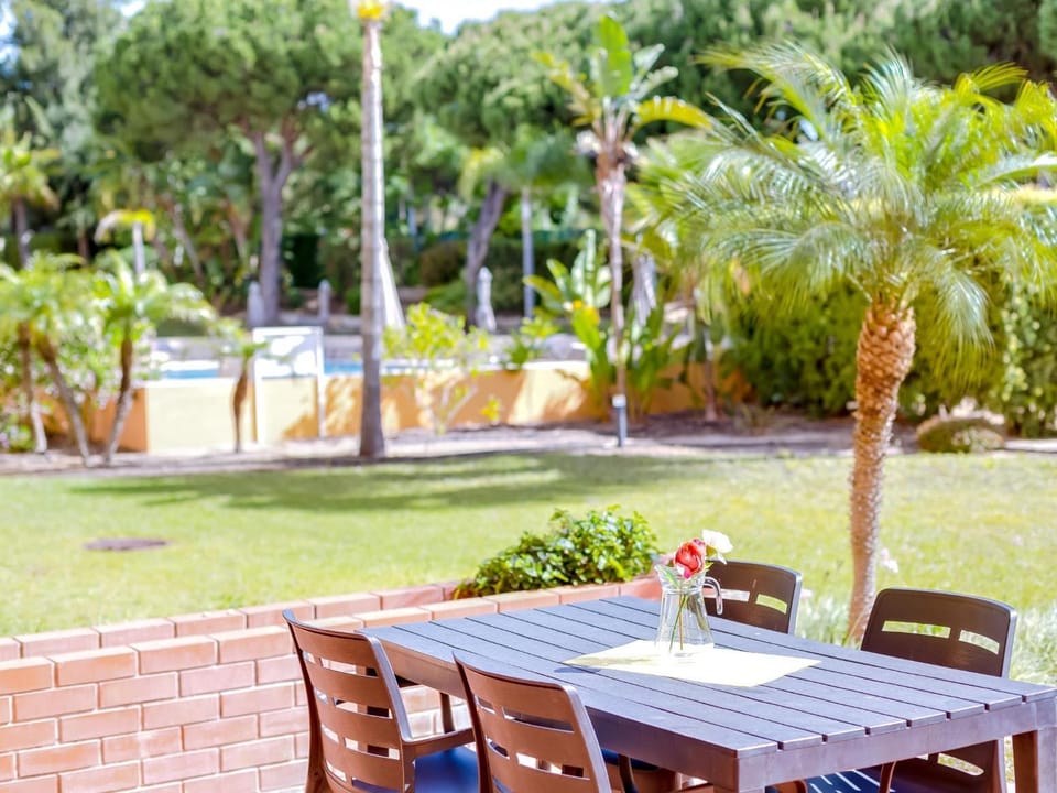 Patio, Dining area
