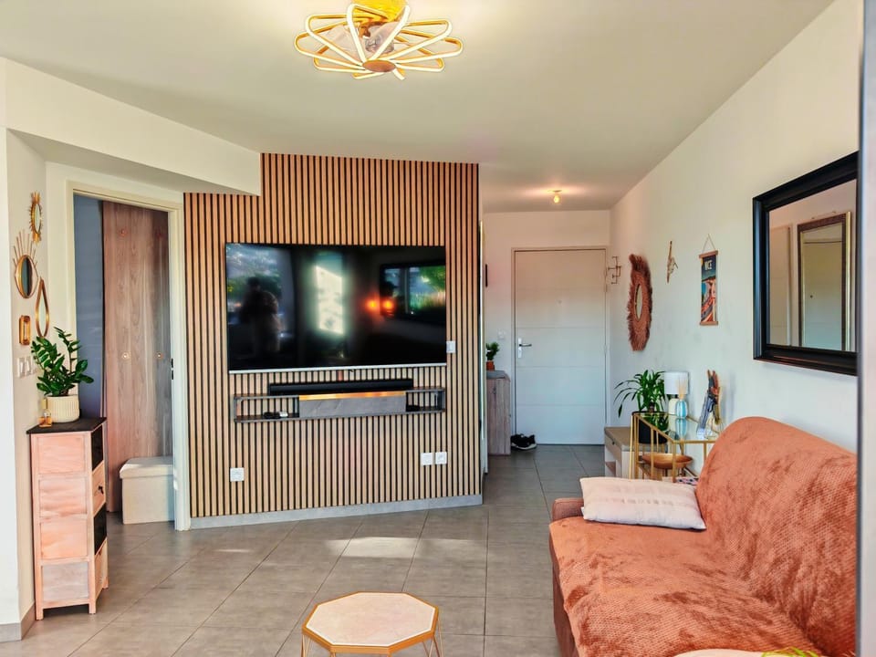 Pearl Beach - Rooftop Pool Seaside Apartment in Villeneuve-Loubet