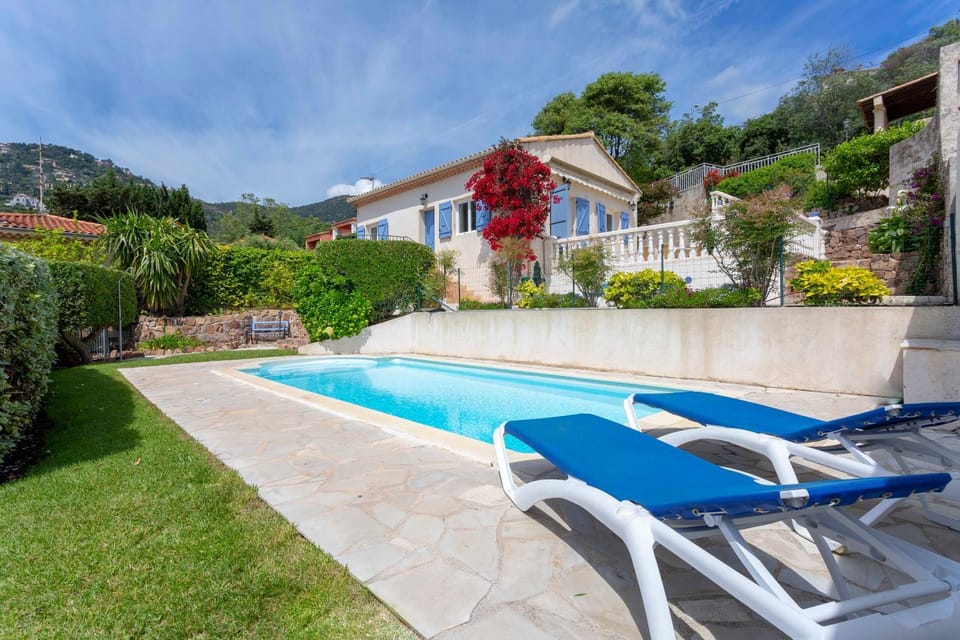 Property building, Garden, Swimming pool