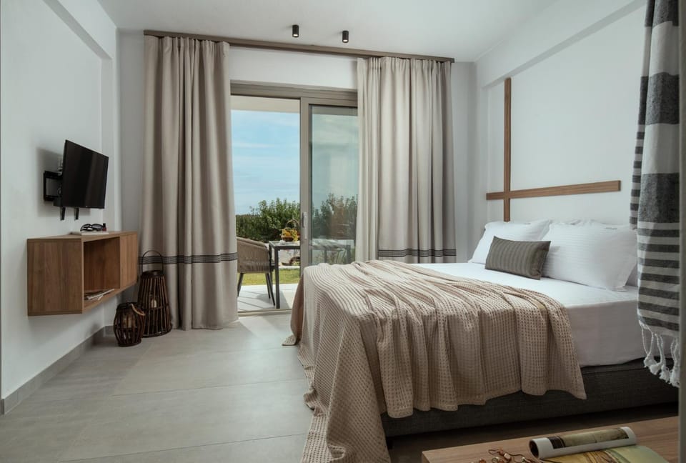 Bed, TV and multimedia, Balcony/Terrace, Bedroom