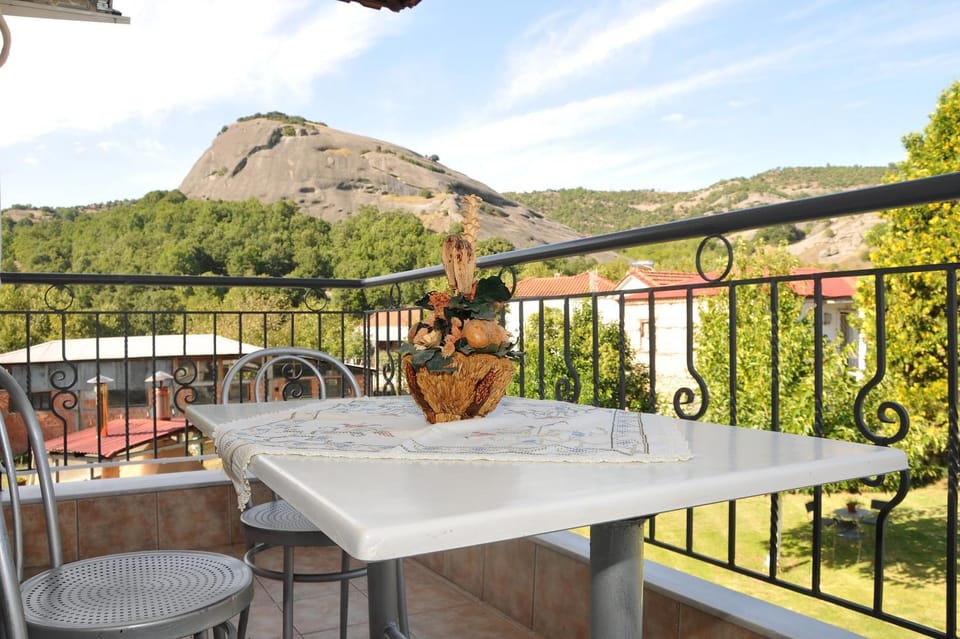 Patio, Spring, Day, Natural landscape, View (from property/room), Balcony/Terrace, Dining area, Mountain view
