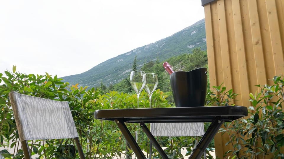 Balcony/Terrace, Mountain view