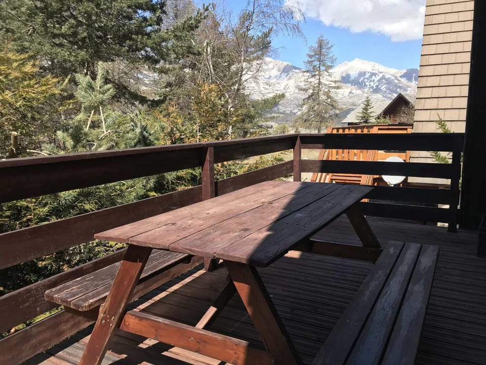 Chalet 3 Pièces avec Terrasse et Parking Gratuit - FR-1-504-620 Chalet in Provence-Alpes-Côte d'Azur