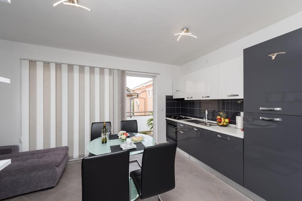 Dining area, Communal kitchen