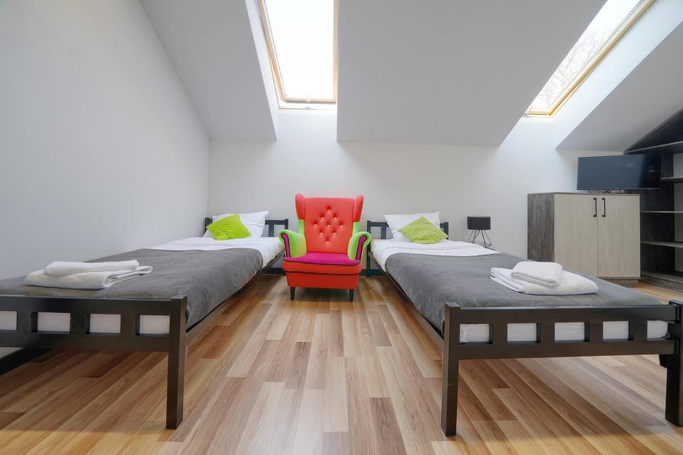 Bed, Photo of the whole room, towels
