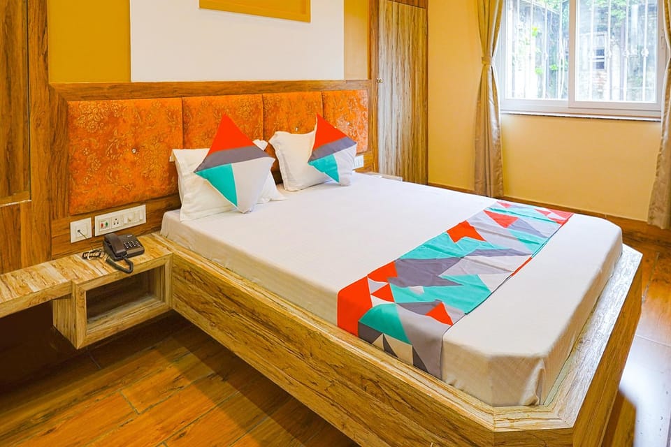 Bed, Seating area, Bedroom
