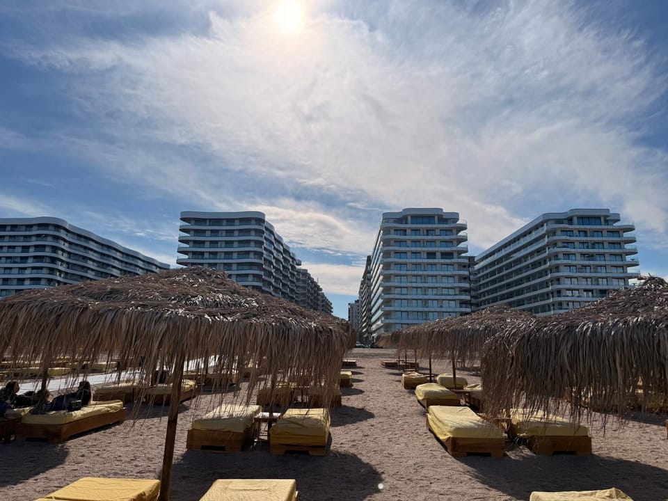 Mamaia Nord Luxury Beach Apartment in Constanta