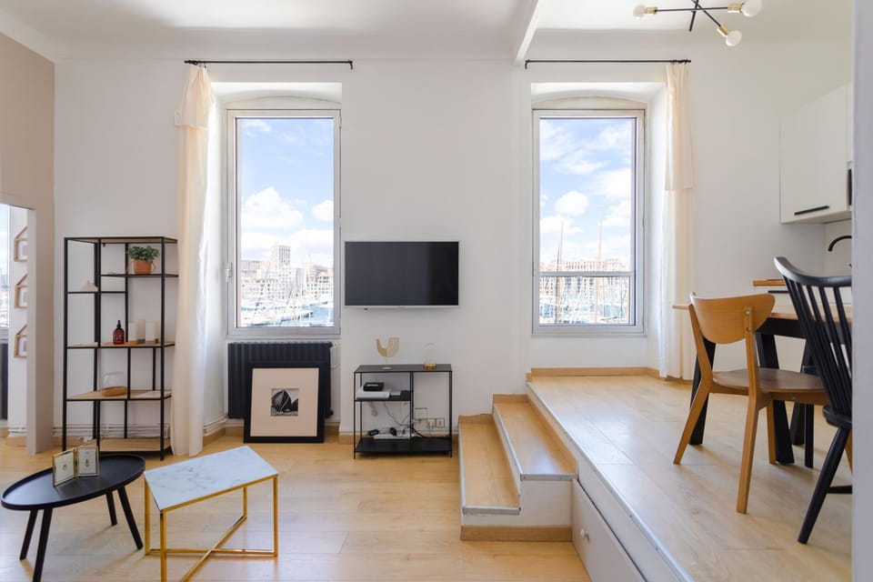 Property building, TV and multimedia, Living room, Seating area