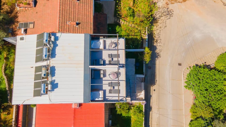 Property building, Off site, Natural landscape, Balcony/Terrace, Balcony/Terrace, Mountain view, Mountain view, Parking