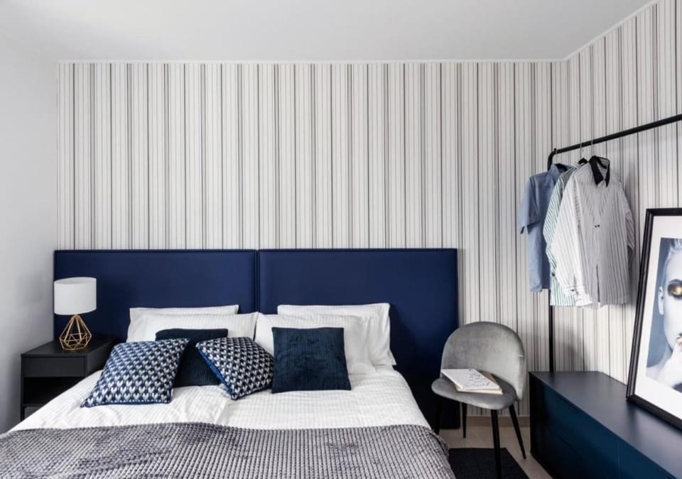 Bed, Photo of the whole room, Decorative detail, Bedroom, towels