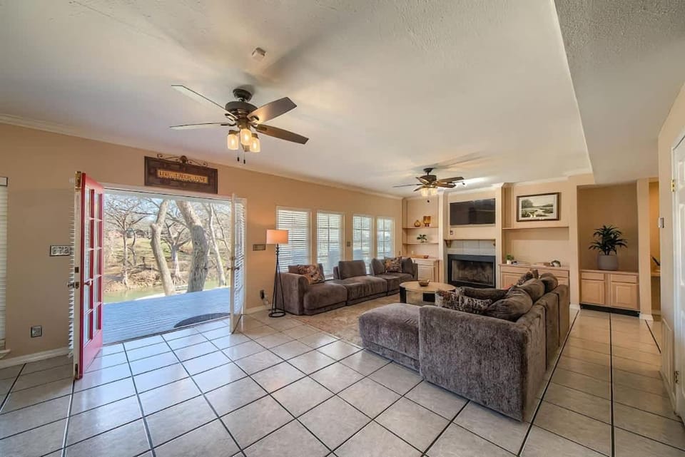 PRD 2462 Players Place House in Canyon Lake