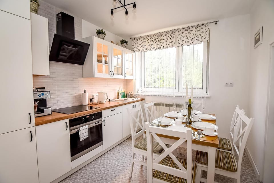 Coffee/tea facilities, Kitchen or kitchenette, Dining area