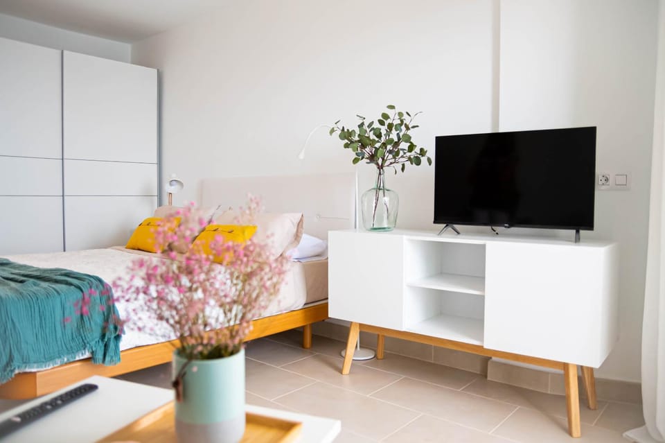 Photo of the whole room, Bedroom