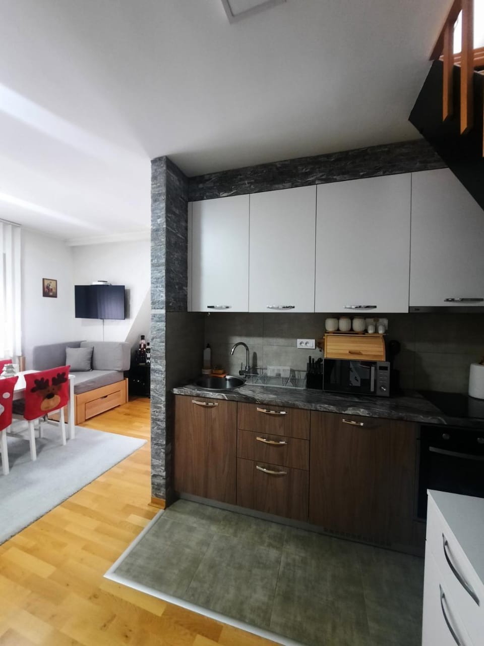 Coffee/tea facilities, minibar, oven