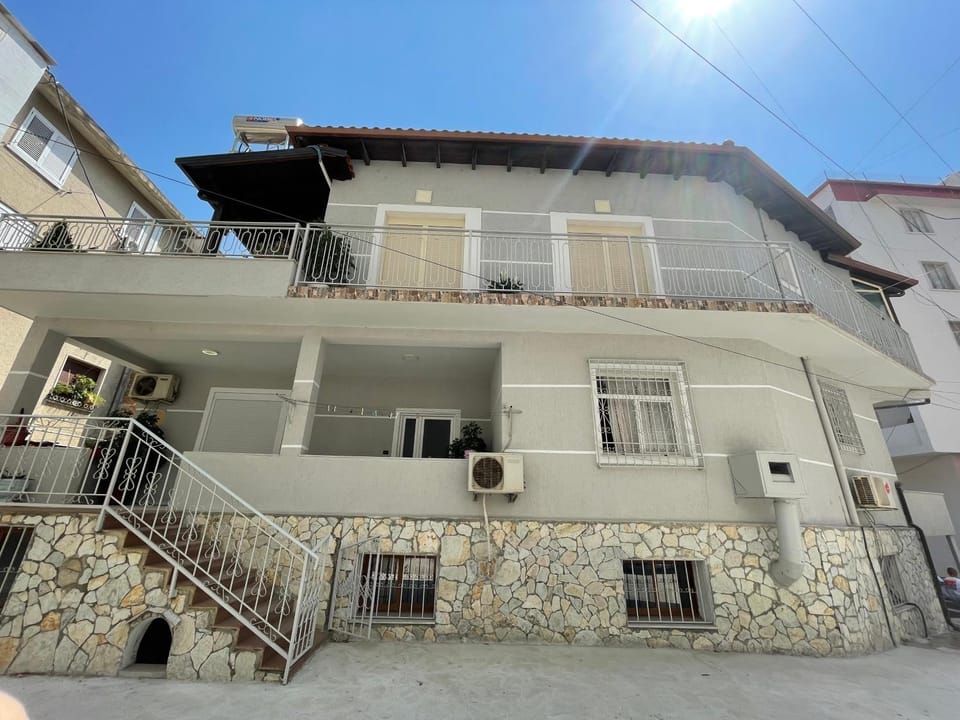 Large Apartment Apartment in Vlorë