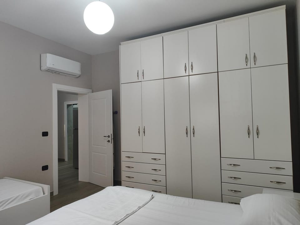 Bedroom, air conditioner