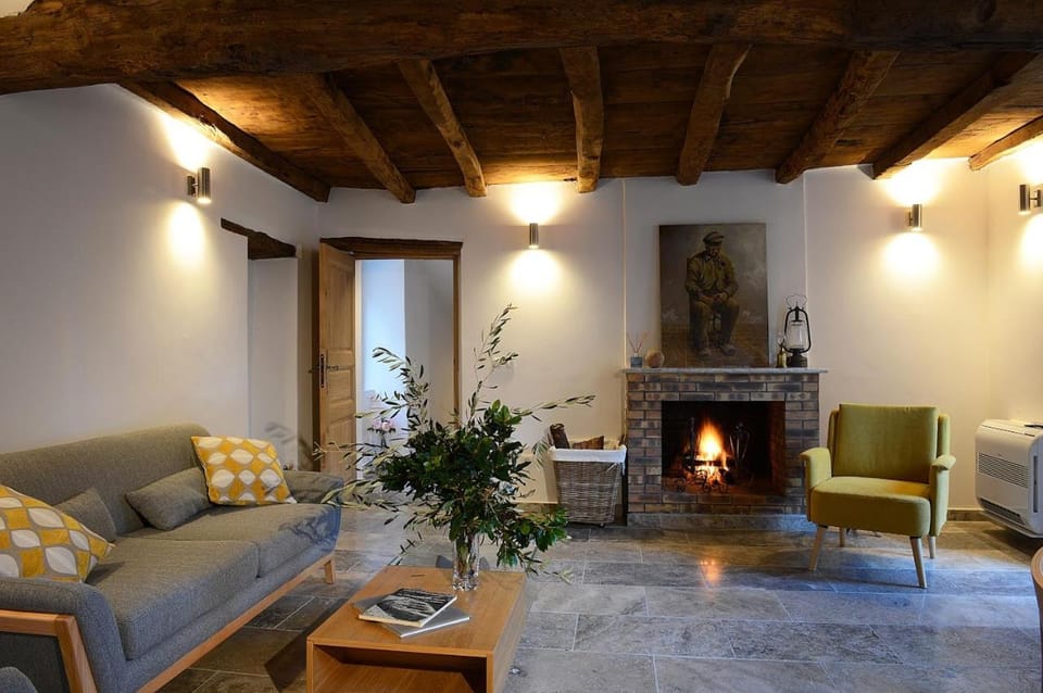Living room, Seating area, flat iron