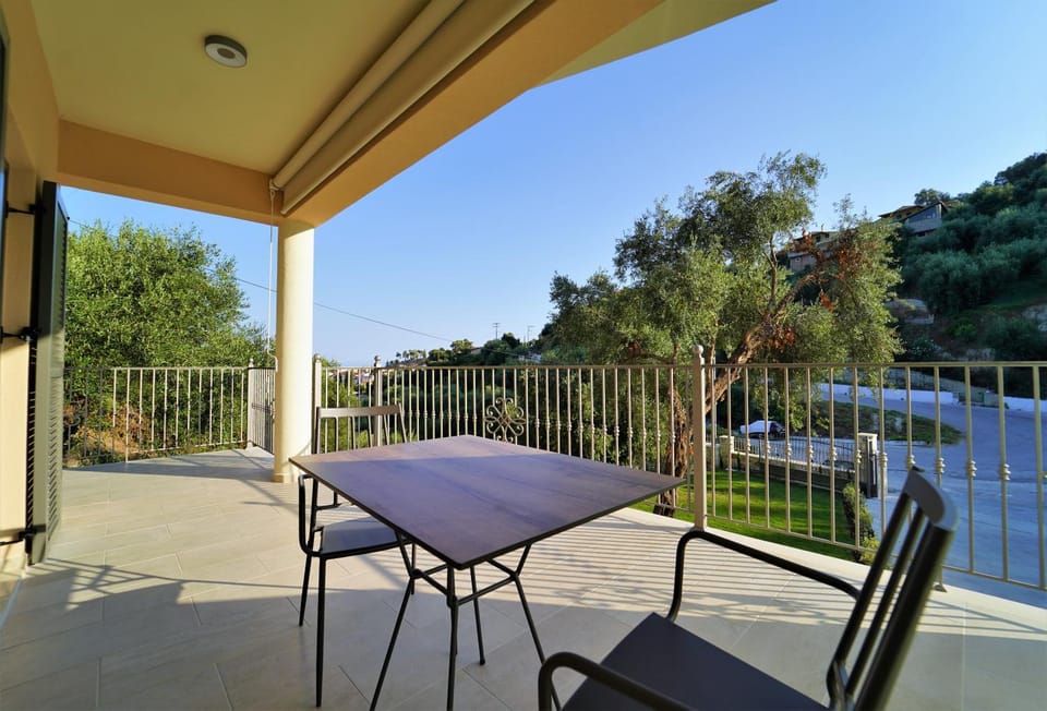 MERAVIGLIA Apartment hotel in Peloponnese, Western Greece and the Ionian