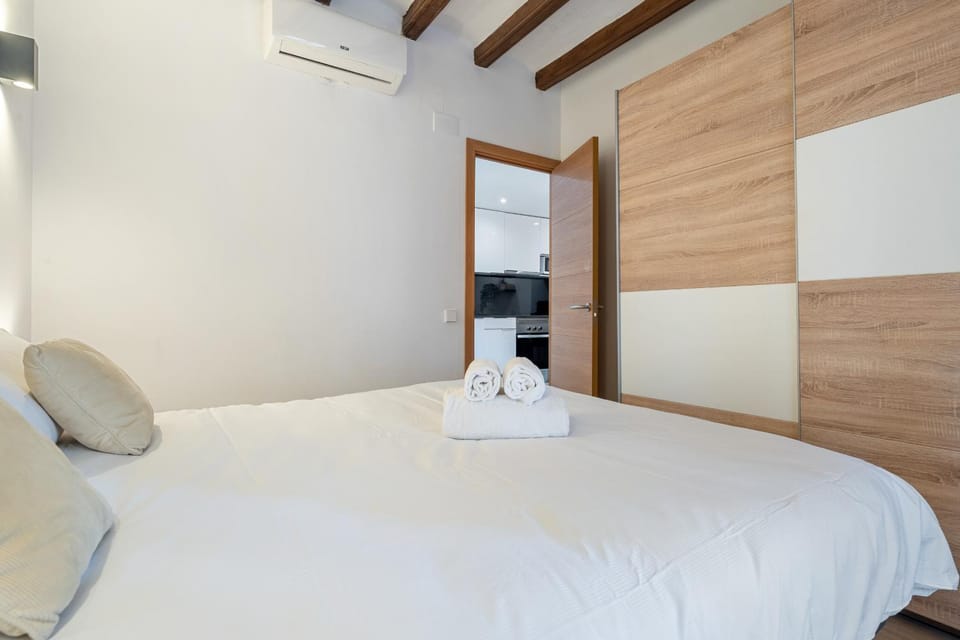 Bed, Photo of the whole room, Bedroom, towels, wardrobe, air conditioner