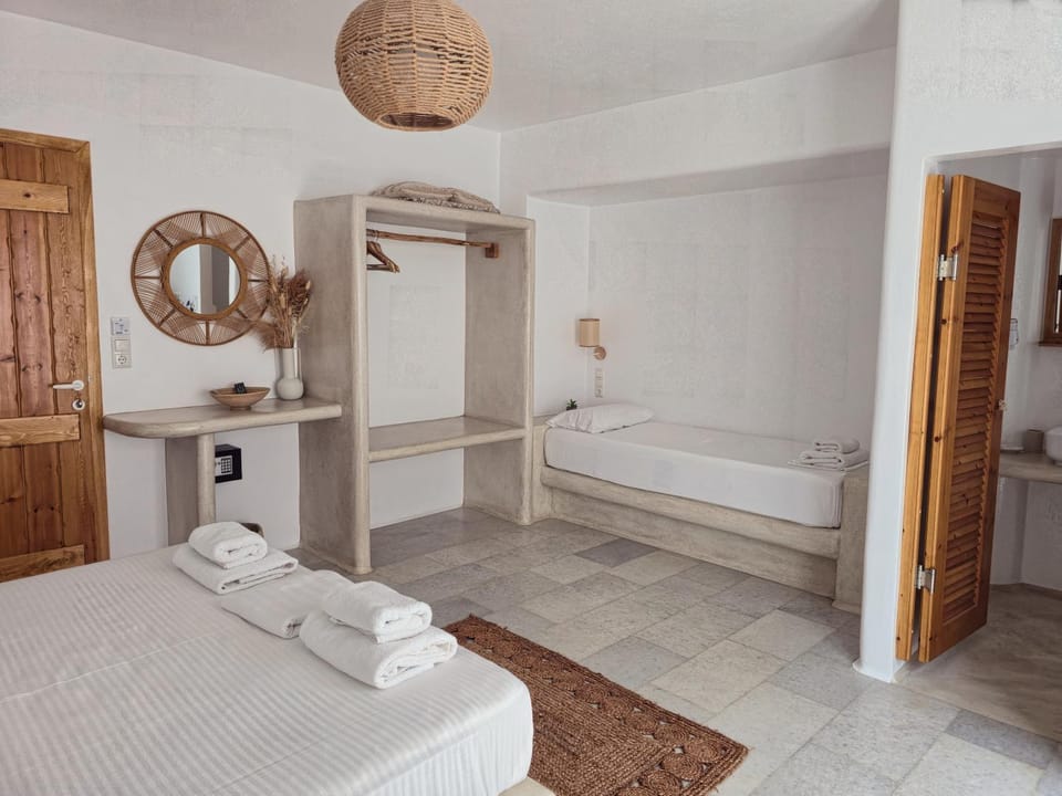 Bed, Bathroom, Photo of the whole room, Bedroom, towels
