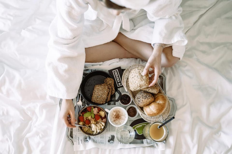 Bedroom, Breakfast, room service