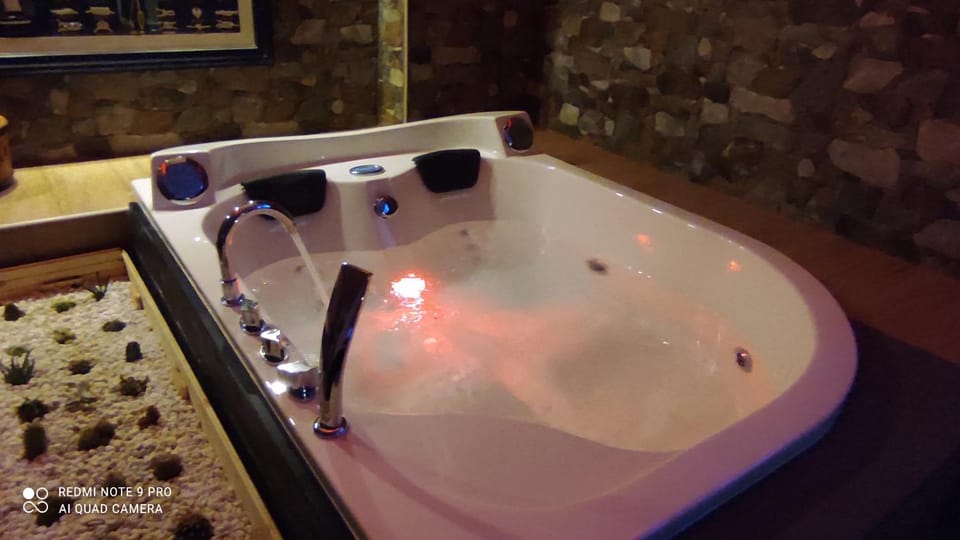 Hot Tub, Massage