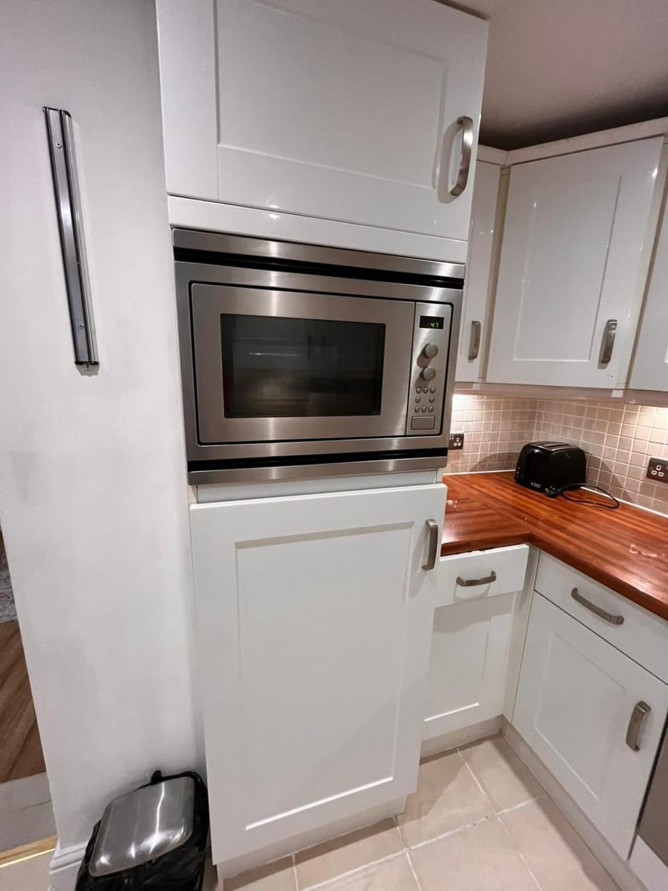 1 Bedroom Seafront Lower Ground Floor Apartment with Private Parking Apartment in Hove