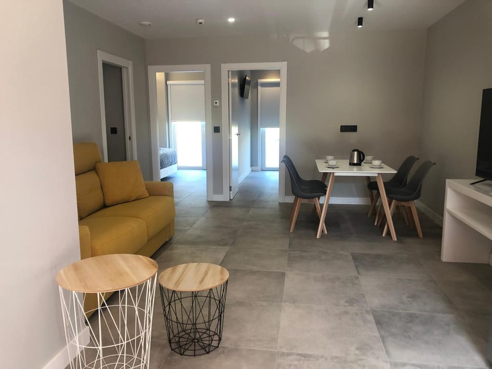 Garden, Seating area, Dining area, Garden view, Street view, Facility for disabled guests