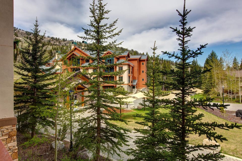 Powderhorn Lodge 214 Perfect Solitude Escape Apartment in Wasatch County