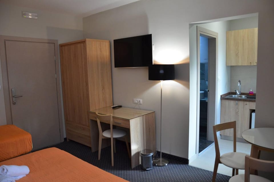 TV and multimedia, Kitchen or kitchenette