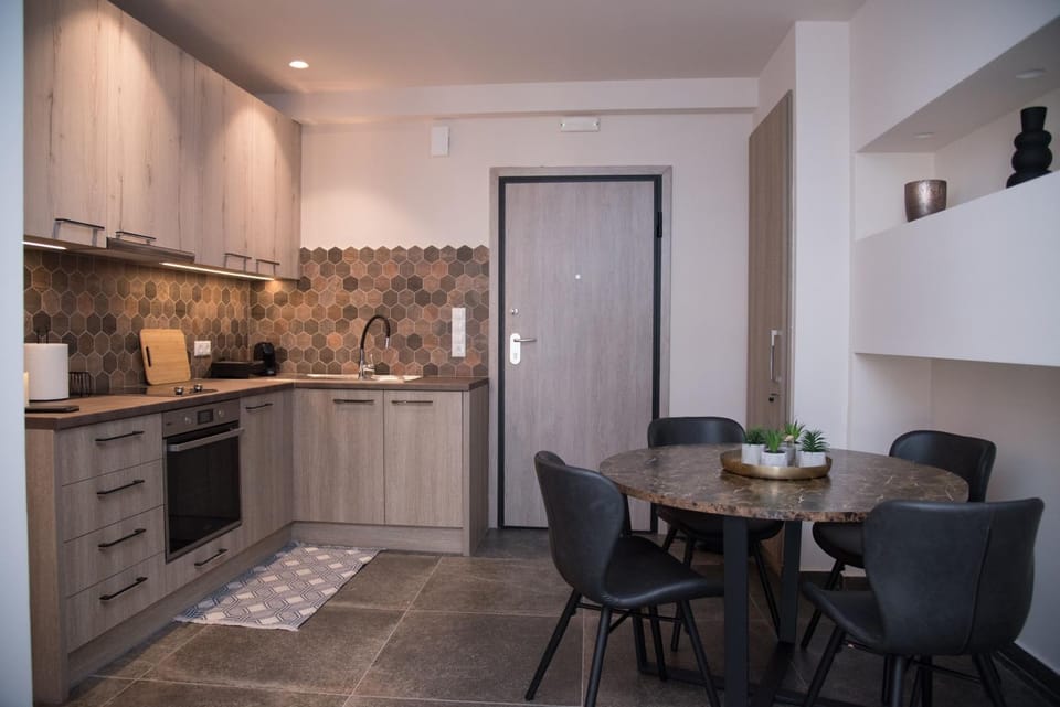 Dining area, kitchen