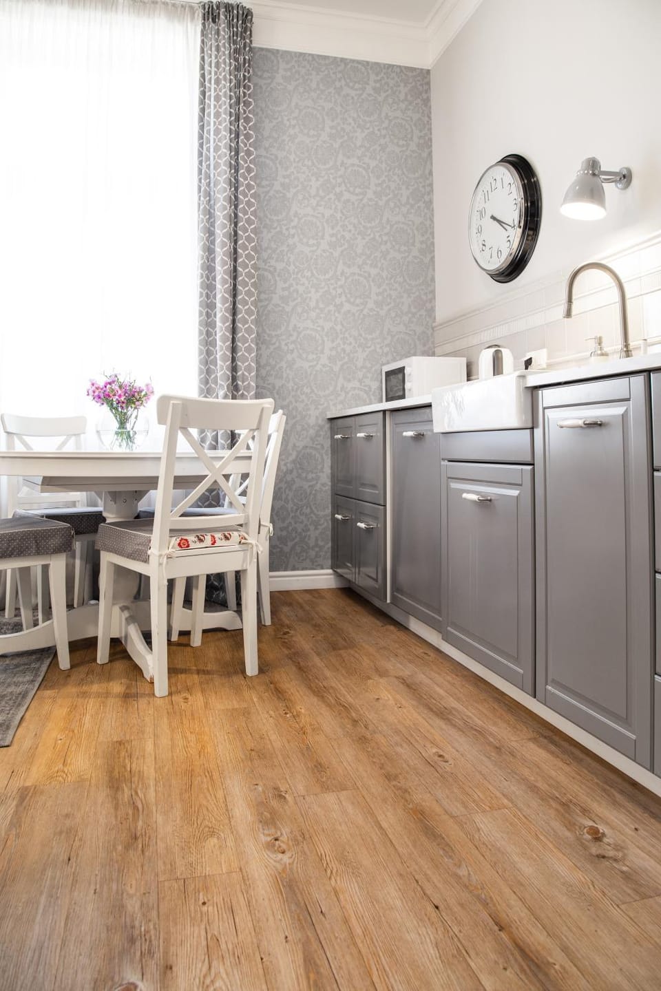 Kitchen or kitchenette, Dining area